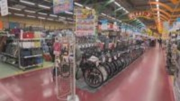 自転車「青切符制度」開始で売れるアイテムとは？　ポンチョが去年の3倍以上、問い合わせ増加の商品も