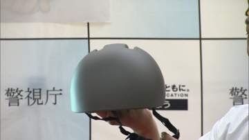 大学生がヘルメット開発　「髪崩れない」不満解消