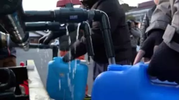 断水続き1000世帯に給水　小学校校舎にはひびや亀裂の被害も始業式は9日に　鳥取・島根で震度5強から一夜明け