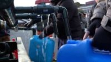 断水続き1000世帯に給水　小学校校舎にはひびや亀裂の被害も始業式は9日に　鳥取・島根で震度5強から一夜明け