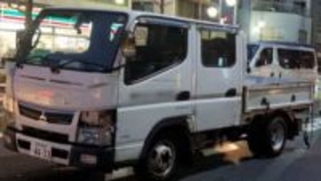 盗難トラックで連続当て逃げ…40代アメリカ国籍の男逮捕「車ぶつけたが幻覚見ていた」容疑否認　警視庁