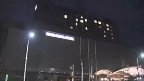 「刺した理由は覚えていない」東京・新宿区のホテル飲食店で一緒に食事をしていた女性刺す　58歳の女を現行犯逮捕　同席の男性も軽傷