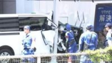 東京・渋谷の明治通りでバス停に車突っ込み大破　50代男性運転手死亡　巻き込まれた80代男性けが　現場は緩やかな左カーブ