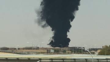 サウジアラビア・リヤドの国際空港で炎と黒煙　原因は不明