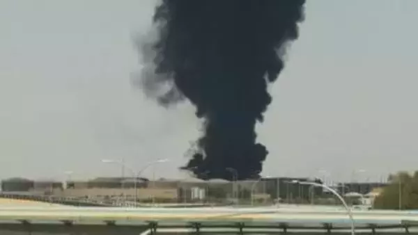 サウジアラビア・リヤドの国際空港で炎と黒煙　原因は不明