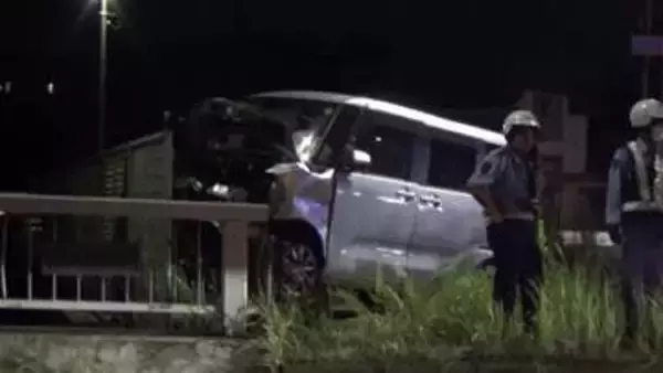 軽自動車2台が衝突　直前に銀色の車がガードパイプにぶつかりはずみで追突　運転手の71歳男性死亡　追突された39歳女性は重傷　広島