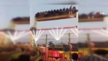 乗客乗せたまま…遊園地で“巨大回転ブランコ”落下の瞬間　1人死亡12人ケガ　インド
