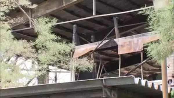 木造住宅全焼、男女2人が死亡　遺体は住人か　山梨・山中湖村