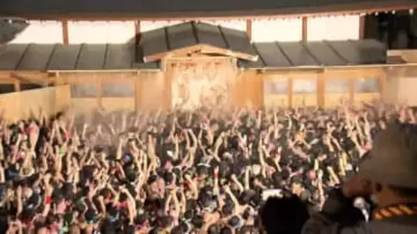 週末ポカポカ春本番　はだか祭り後の餅に行列　ホタルイカ漁解禁　宝塚音楽学校で卒業式　気温上昇…スキー場で雪崩事故4人けが