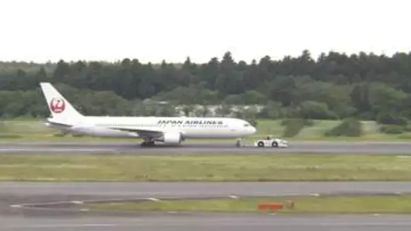 JAL旅客機が成田空港に緊急着陸　羽田発鹿児島行き便のタイヤに不具合　羽田滑走路にタイヤ片散乱で航空便に遅れ