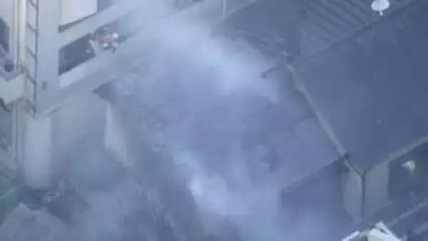 【速報】住宅で火事…1人逃げ遅れか　火元住宅のほか近くの建物に延焼中100㎡焼損　ポンプ車など23台出動　京急梅屋敷駅近くの住宅街