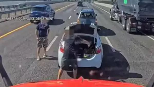 高速道路上で車の窓を素手で破壊　あおり運転からヒートアップ　“武器”片手に口論も　アメリカ・コロラド州