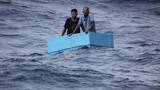「クーラーボックスに乗り漂流　漁師2人を海軍が救助　エビ漁で出港も5日間食事摂れず“脱水症状”　治療後に家族と再会　メキシコ沖合」の画像1