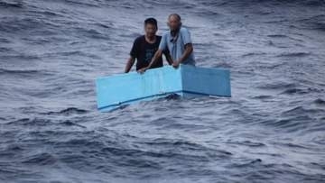 クーラーボックスに乗り漂流　漁師2人を海軍が救助　エビ漁で出港も5日間食事摂れず“脱水症状”　治療後に家族と再会　メキシコ沖合
