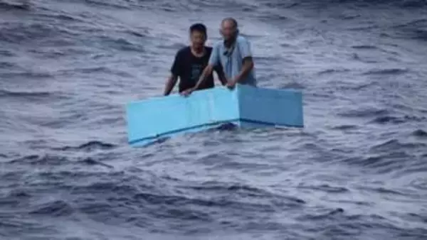 クーラーボックスに乗り漂流　漁師2人を海軍が救助　エビ漁で出港も5日間食事摂れず“脱水症状”　治療後に家族と再会　メキシコ沖合