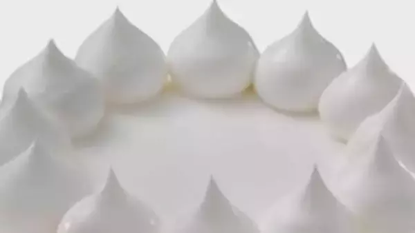 “真っ白な”ケーキも登場   イチゴ高騰でクリスマスケーキに影響   1個平均4740円に値上がり 【福岡発】