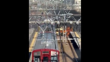 近鉄京都線の踏切で特急電車と自動車が接触する事故…車に乗っていた1人死亡　京都・精華町