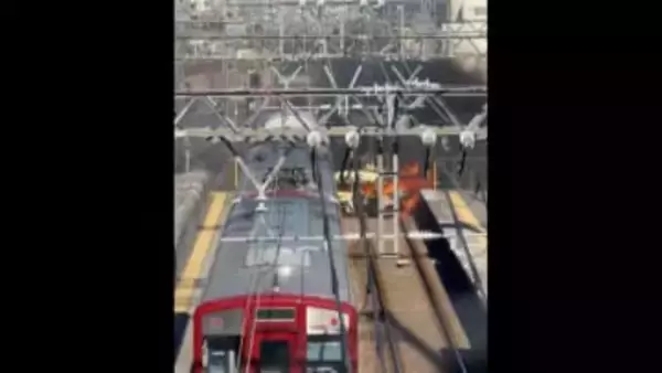 近鉄京都線の踏切で特急電車と自動車が接触する事故…車に乗っていた1人死亡　京都・精華町