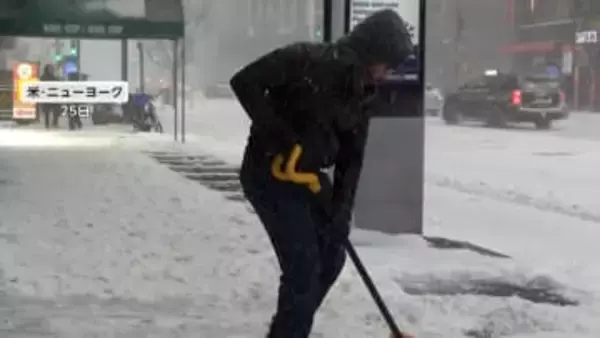 アメリカに最強寒波襲来9人死亡、人口の7割超に影響　停電、欠航、休業相次ぐなかNYの名所でそり遊びの親子も