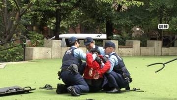 トクリュウ凶悪犯罪を未然防止へ　不審者情報をもとに強盗用の凶器受け渡しを制圧する緊急訓練　警視庁