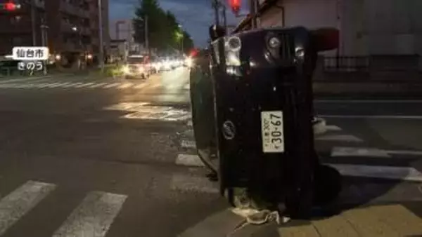 仙台市の交差点で事故　車が横転し男性が一時閉じ込め…自力で脱出　2人軽傷
