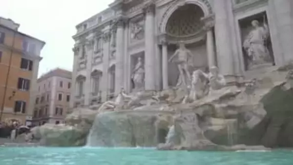 「トレビの泉」で入場料の徴収始まる　オーバーツーリズム対策で…約370円支払うと石段降りて噴水の縁まで立ち入り可能に