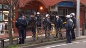 【独自】小学校近くのマンションで男性切りつけた70代男を現行犯逮捕　男性は手に軽傷　横浜市