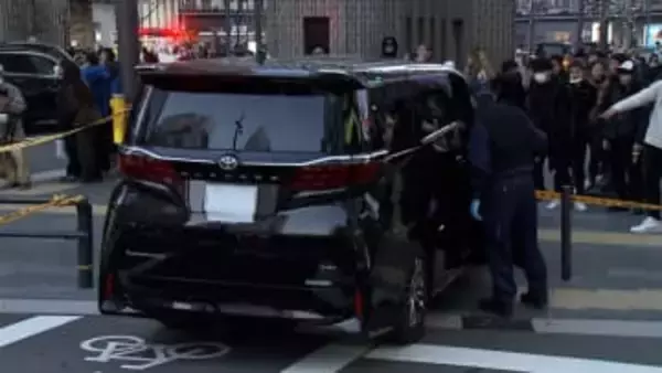 車が歩道に乗り上げ女児ら3人ケガ　63歳運転手「踏み間違えた」　大阪・ミナミ