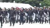 「警視庁機動隊が観閲式　1700人が行進　筒井警視総監「治安の最後の砦として使命を果たし続ける」」の画像1