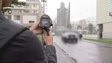 【スピードガンで30分間測ってみた】生活道路「時速30キロ」改正1週間_記者の測定では40キロ超の車も…タクシー運転手は「客に『急いで」と言われ困る」「冬場は坂道上がれないかも…」＜北海道＞