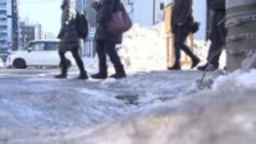 【ツルツル路面で転倒者増加】今年の救急搬送者は昨年の1.4倍に…市民「こけない方法教えて」19日夜以降は気温が大幅に上がり、路面状況が大きく変化する予想＜北海道札幌市＞