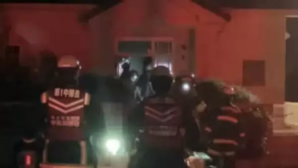 木造2階建て住宅が燃える火事　住人の70代夫婦2人が病院搬送後に死亡　1階の居間と台所焼ける　愛媛・松山市