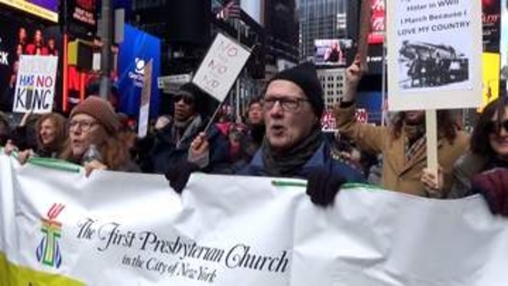 全米各地で“反トランプ”デモ　ブルース・スプリングスティーンも参加　米史上最多800万人が参加