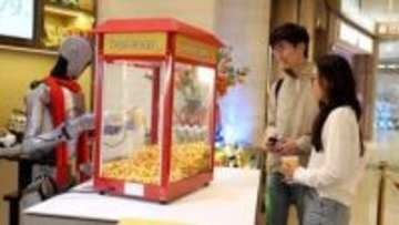 マラソンで人間の世界記録超え、器用な手先使い片付けに洗濯…中国の日常生活に浸透しつつある“人型ロボット”