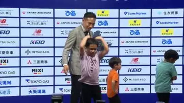 「世界を巻き込んで戦う」5度目のW杯　長友佑都選手（39）が決意　妻・平愛理さんら家族も登場　長男は“ブラボーポーズ”披露