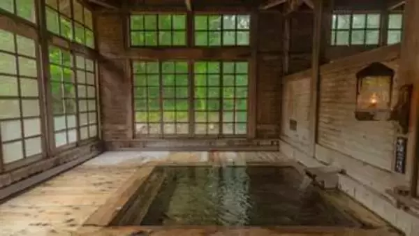電波も電気もない秘湯「ランプの宿　青荷温泉」を夏・秋・冬と訪ねた話【一人旅研究会の“日本”ノスタルジック写真館】