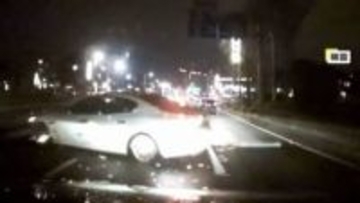 対向車線からスピンしながら車が激突　「まるでホラー映画」男が叫びながらフロントガラスに携帯電話をたたきつける　韓国