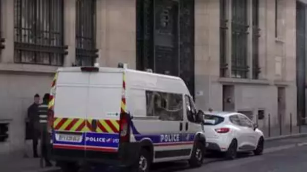 「バンク・オブ・アメリカ　パリ支店前で放火未遂か　5人拘束　SNSで“600ユーロ募集”」の画像