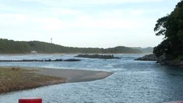 男子中高生4人が沖に流され1人救助も残る3人不明　鹿児島