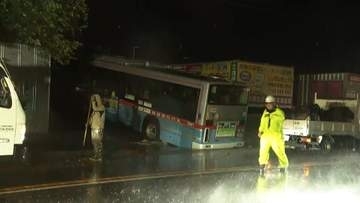 台風25号が関東など最接近　各地で冠水・土砂崩れ被害　大型連休の観光地も混乱