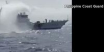 「ただちに立ち去れ」中国海警局の船がフィリピン巡視船を取り囲む　緊迫の同乗取材…別エリアでは中国船が漁船に放水も　南シナ海
