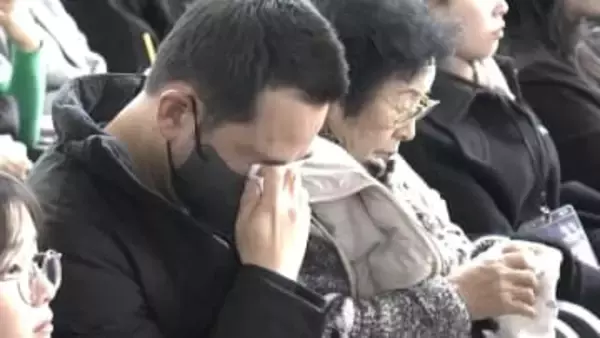 乗客・乗員179人死亡の韓国LCC航空機事故から1年…空港で追悼式典　胴体着陸の直接原因判明せず