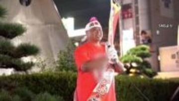 「金をおろして来い」恐喝容疑で“ピンクのモヒカン髪”タレント市議逮捕　オーナー的立場の飲食店で40代男性殴打