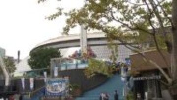 東京ドームシティの屋外遊具「フライングバルーン」で体挟まれ1人意識不明　点検中の20代スタッフか　救出活動続く