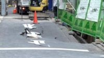 「音が全くせず。沈んでいく」横浜駅近くの道路陥没が拡大　土の流入防ぐ板が原因か　復旧作業は11日中に終了で通行止めも解消へ