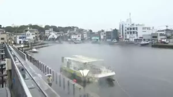 【中継】神奈川・三浦市で大雨続く　観光地三崎港は閑散…人気遊覧船も全便運休　土砂災害警報も