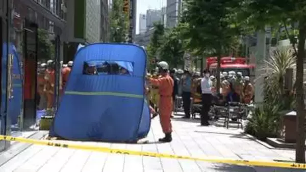 銀座「三井住友銀行ロビーで刺激臭」　男女25人が頭痛など訴え14人搬送　男が催涙スプレー吹きかけ逃走か　上半身は黒、下半身は白っぽいズボン