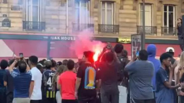 パリ・サンジェルマンがチャンピオンズリーグ連覇　シャンゼリゼ通りで一部暴徒化し　フランス全土で300人超拘束