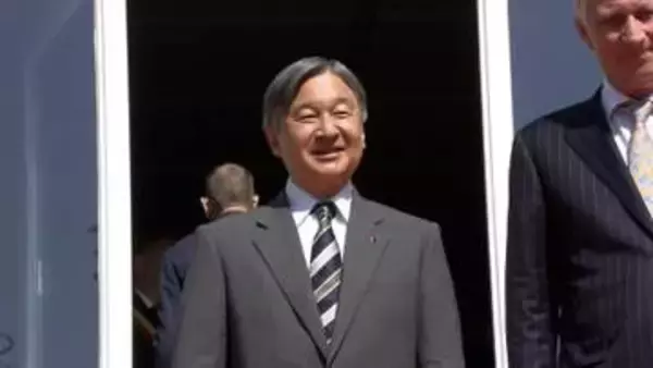 天皇陛下がベルギー国王とローマ時代の古都ナミュール市を訪問　竹馬の伝統行事で歓迎され笑顔で記念撮影