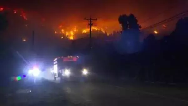大規模な山火事で非常事態宣言　住宅焼失し停電などの被害　約1万8000人が避難　カナダ西部